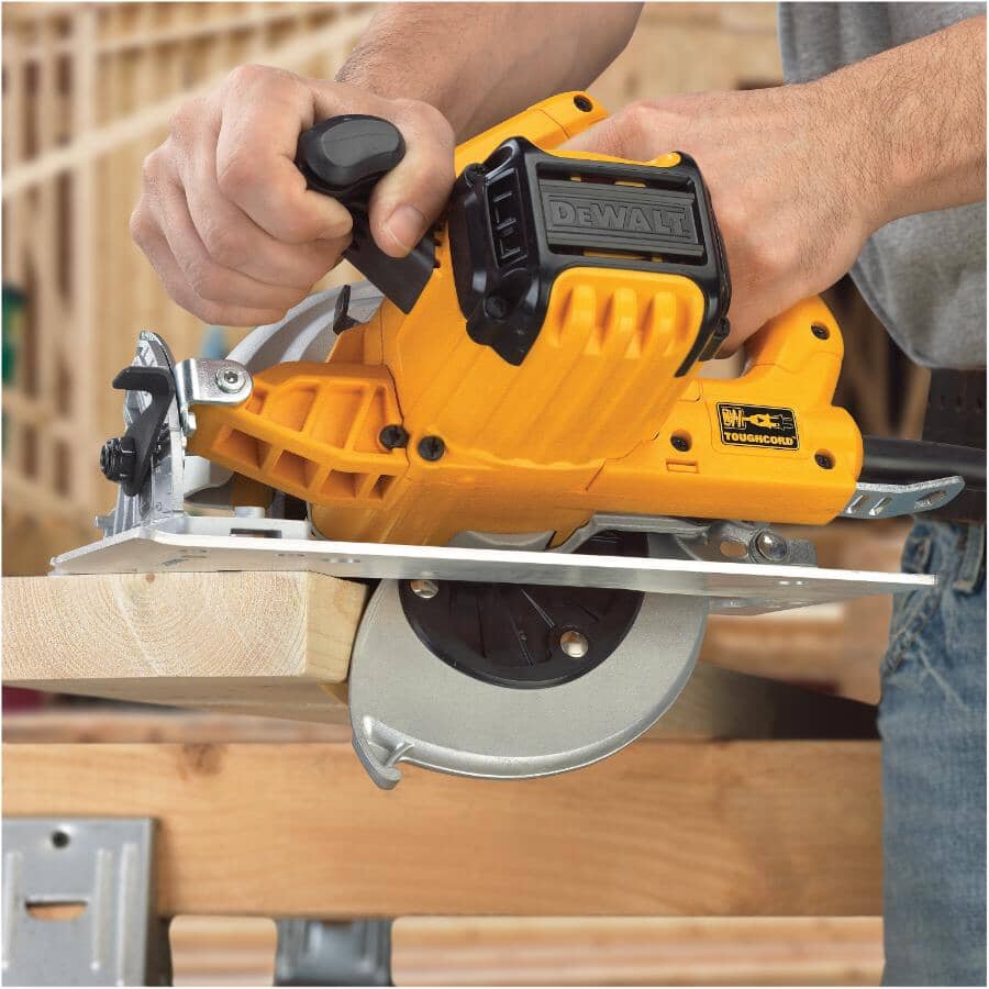 DWE575 Lightweight Circular Saw - 15A, 7-1/4"