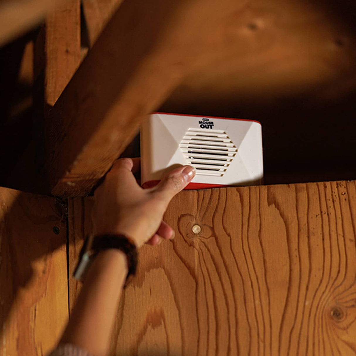 MouseOUT Battery Operated Sonic Repel MAX Rodent Repeller