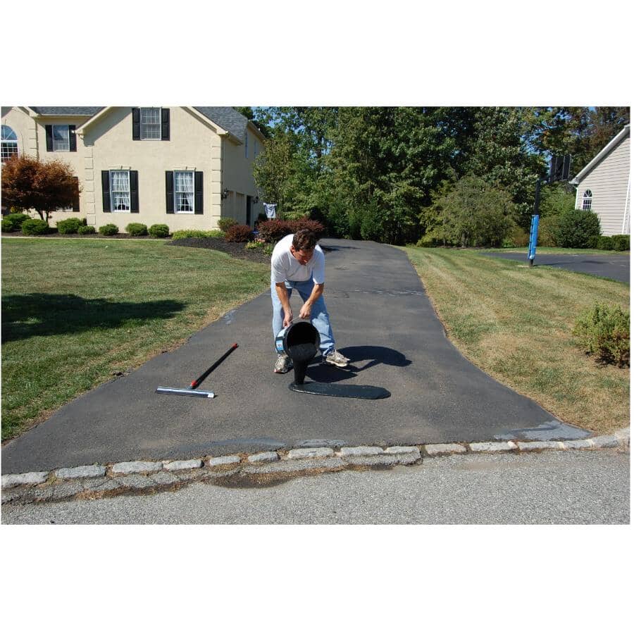 Drive-Maxx 200 Driveway Filler & Sealer - 17 L