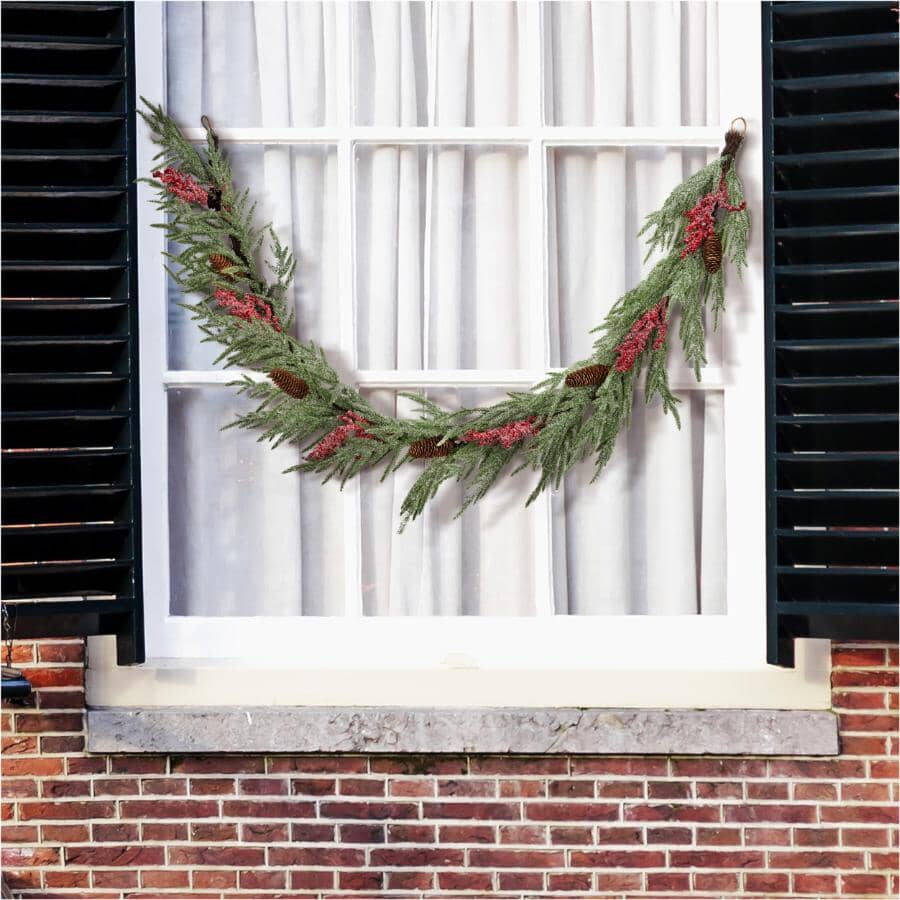6' Mixed Garland - with Red Berries & Pinecones