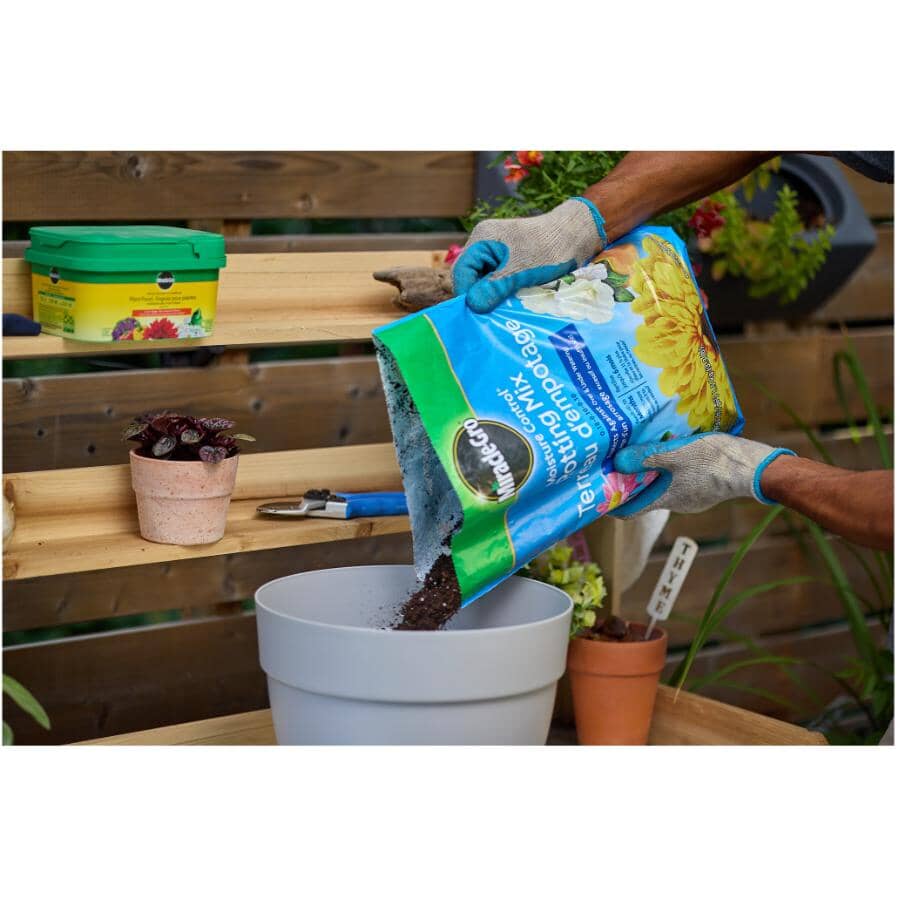 Moisture Control Potting Soil - 25 L