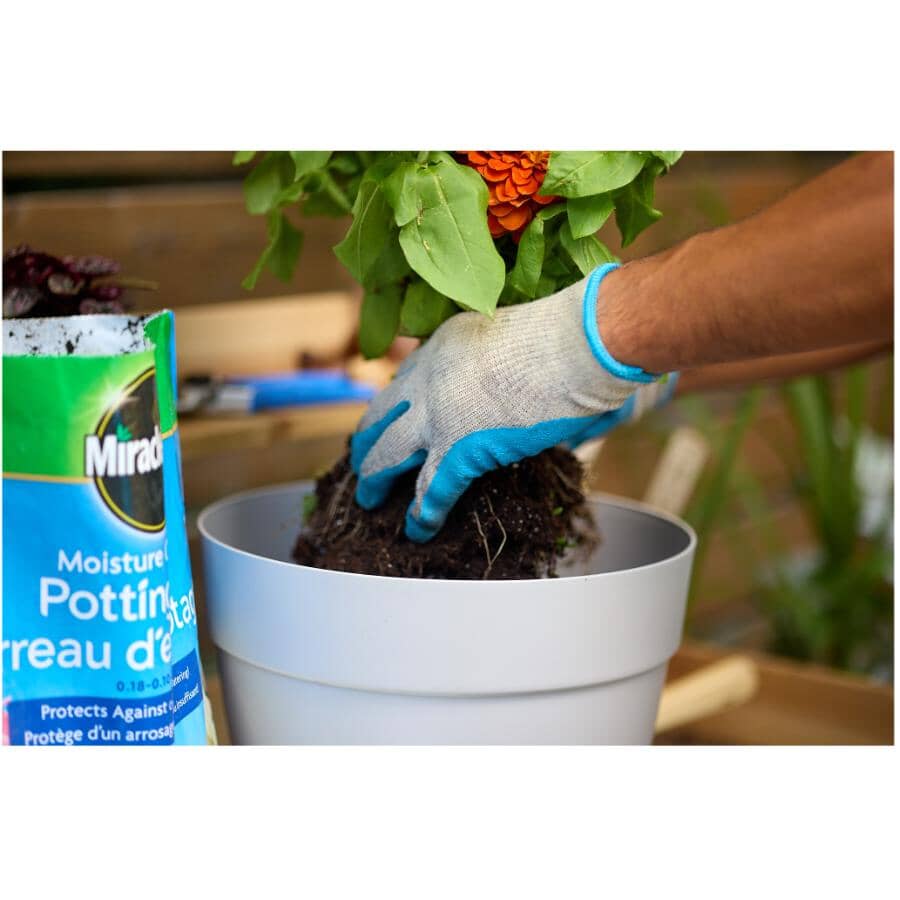 Moisture Control Potting Soil - 25 L