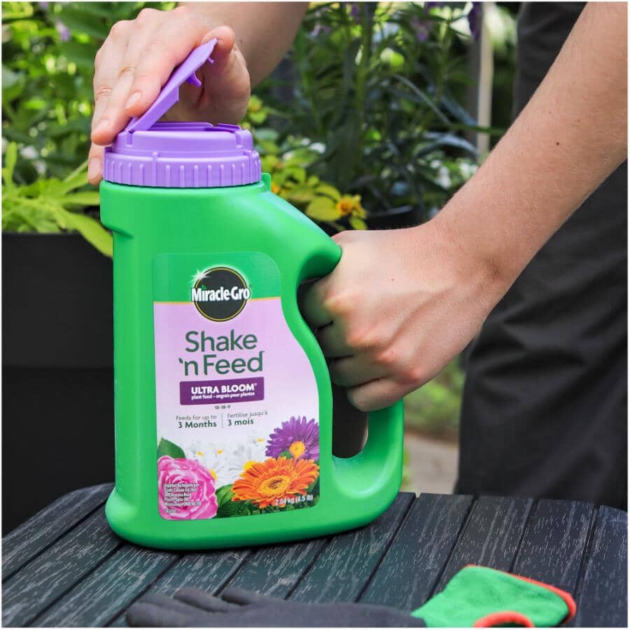 Shake N Feed Ultra Bloom Plant Food - 10-18-9, 2.04 kg