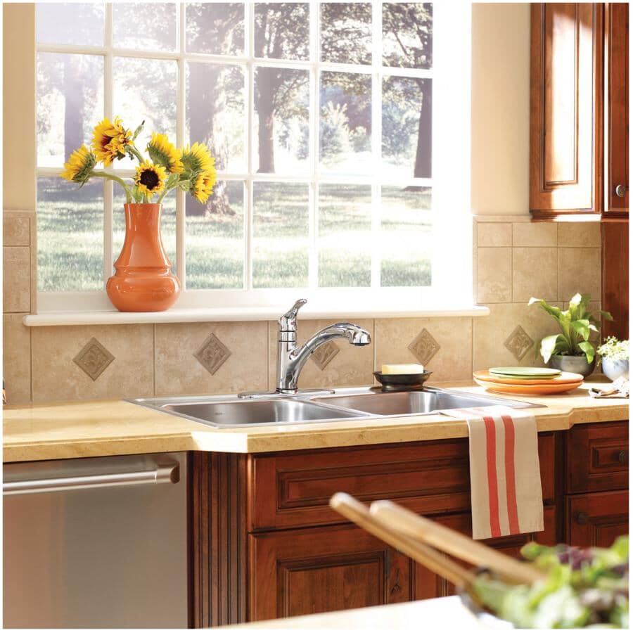 Renzo Single Handle Pull-Out Kitchen Faucet - Chrome