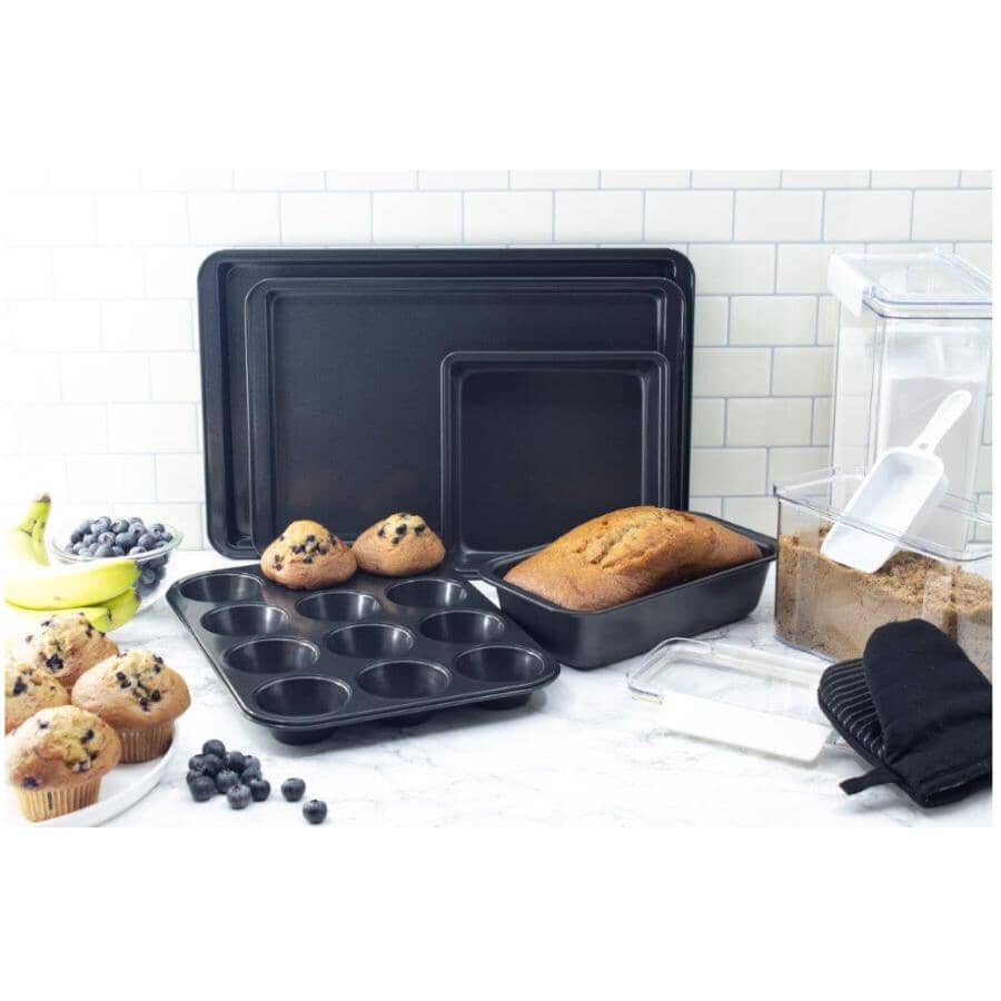 Non-Stick Cake Pan - Square, 8"