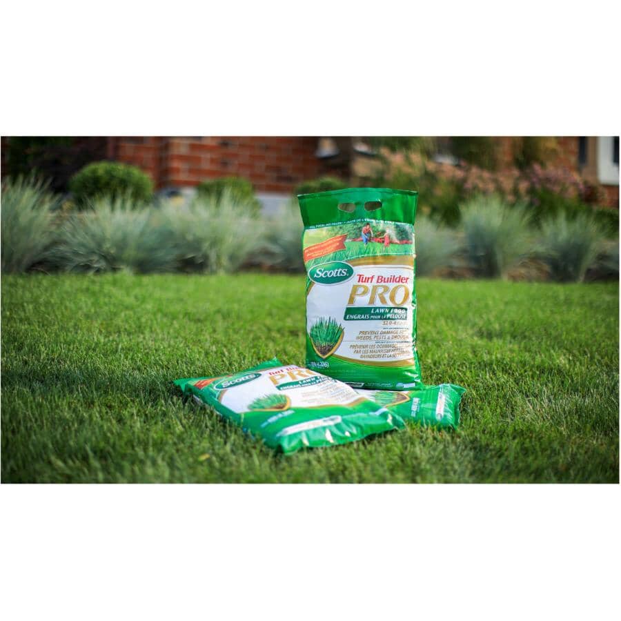 32-0-4 Turf Builder Pro Lawn Fertilizer - Covers 800 sq. m.