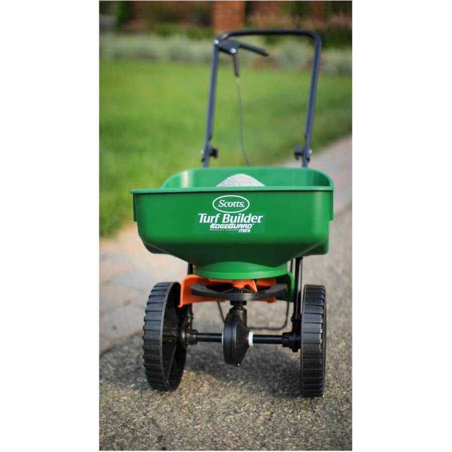 32-0-4 Turf Builder Pro Lawn Fertilizer - Covers 800 sq. m.