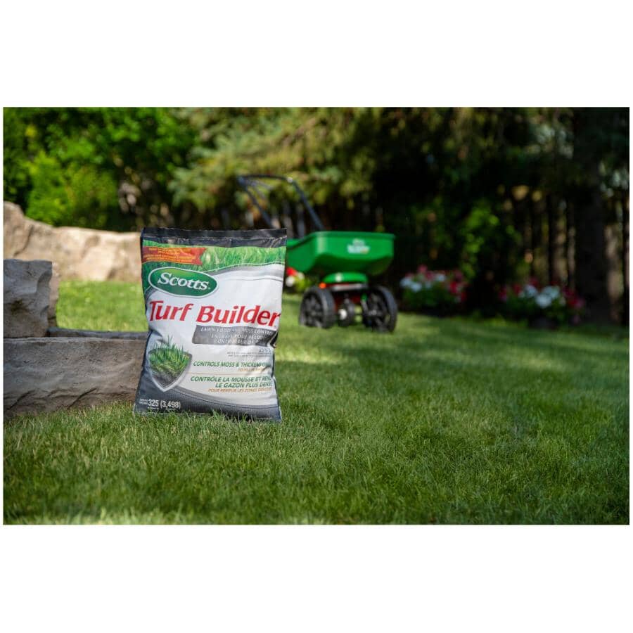 7.94kg Turf Builder Moss Control and Lawn Fertilizer
