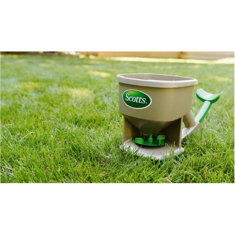Green Hand Held Fertilizer Spreader