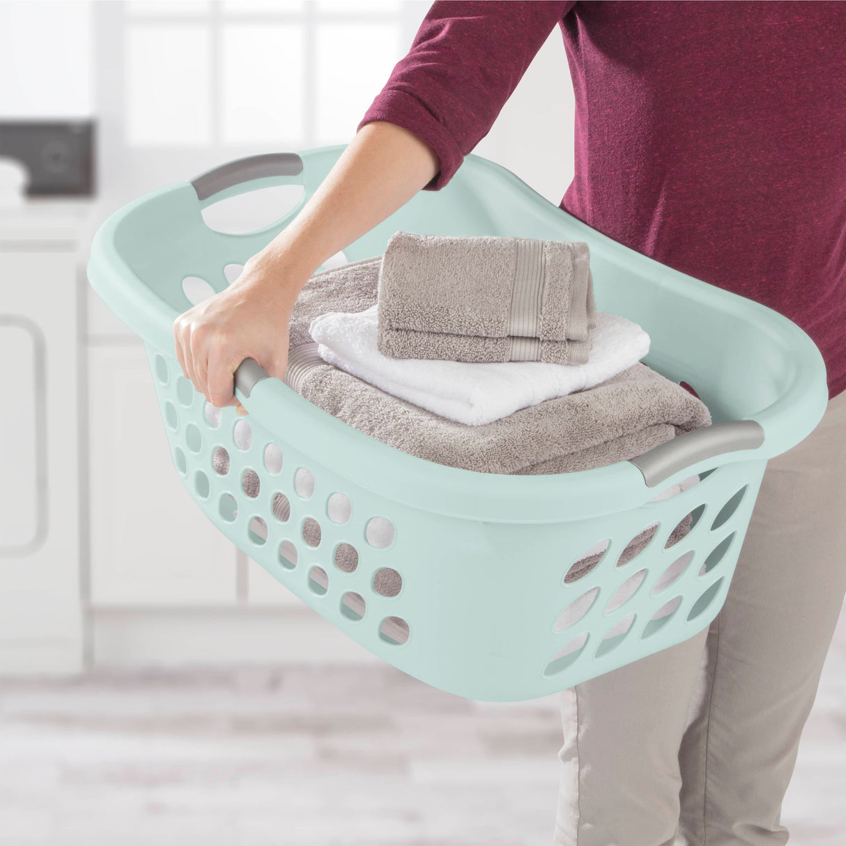 Bushel Ultra(TM) Hip-Hold Laundry Basket - Mindful Mint, 44 L