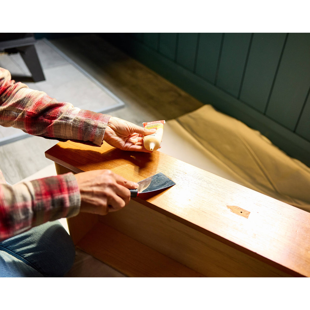 Flexible Putty Knife - with Ergonomic Grip Handle, 2"