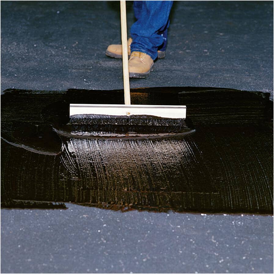 Drive-Maxx 700 Resurfacing Asphalt Filler & Sealer - 17 L