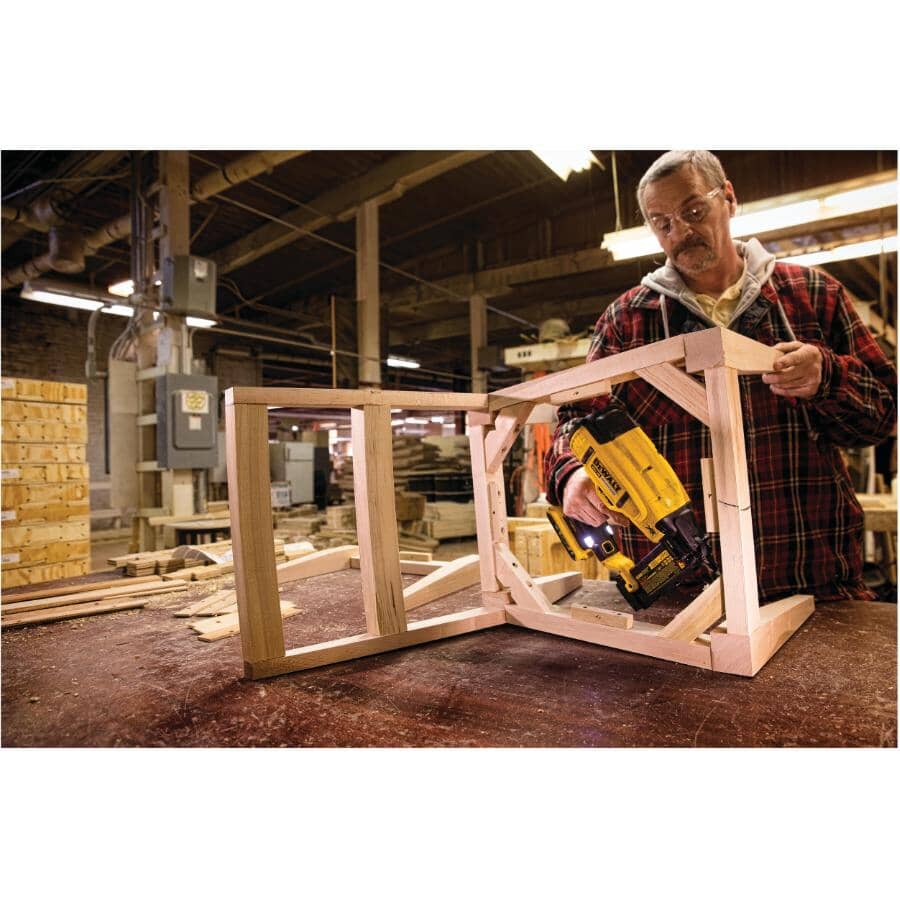 XR 20V Max Cordless Brad Nailer Kit - with Battery, Charger & Tool Bag, 18 Gauge