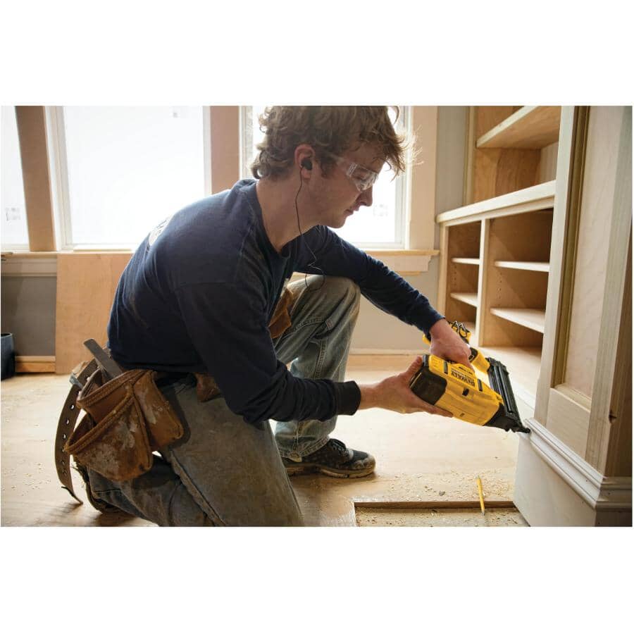 XR 20V Max Cordless Brad Nailer Kit - with Battery, Charger & Tool Bag, 18 Gauge