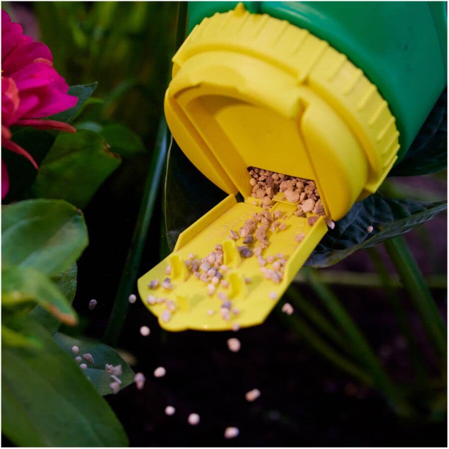 Shake 'n Feed All Purpose Plant Food - 12-4-8, 2.04 kg