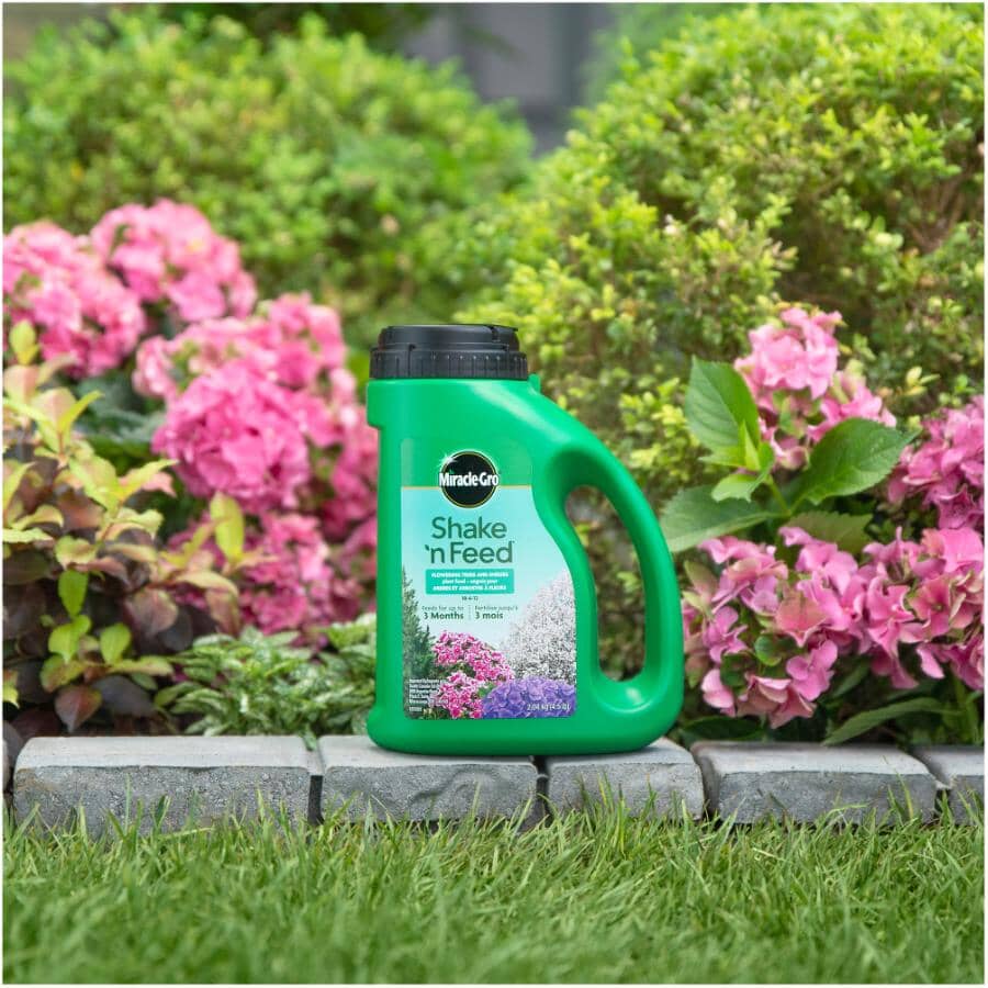 Shake N Feed Flowering Trees & Shrubs Plant Fertilizer - 18-6-12, 2.04 kg