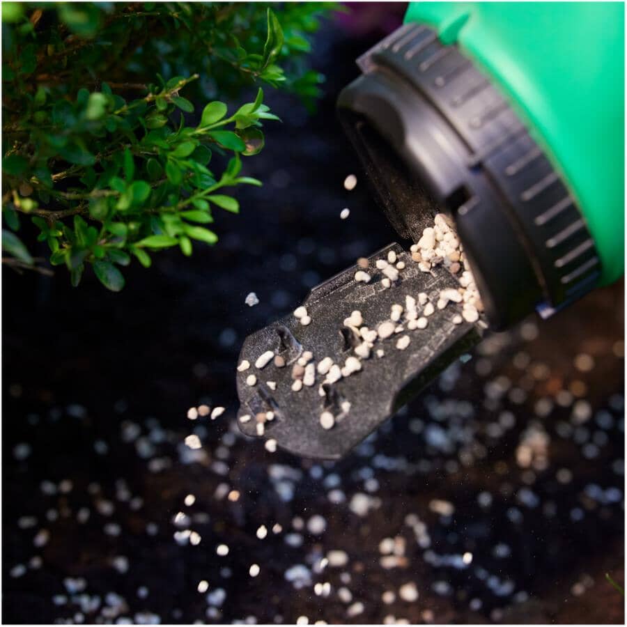 Shake N Feed Flowering Trees & Shrubs Plant Fertilizer - 18-6-12, 2.04 kg