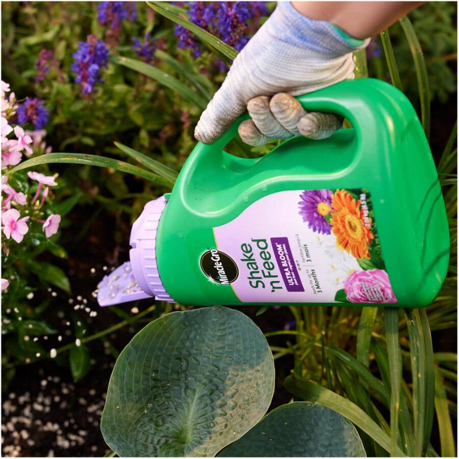 Shake N Feed Ultra Bloom Plant Food - 10-18-9, 2.04 kg