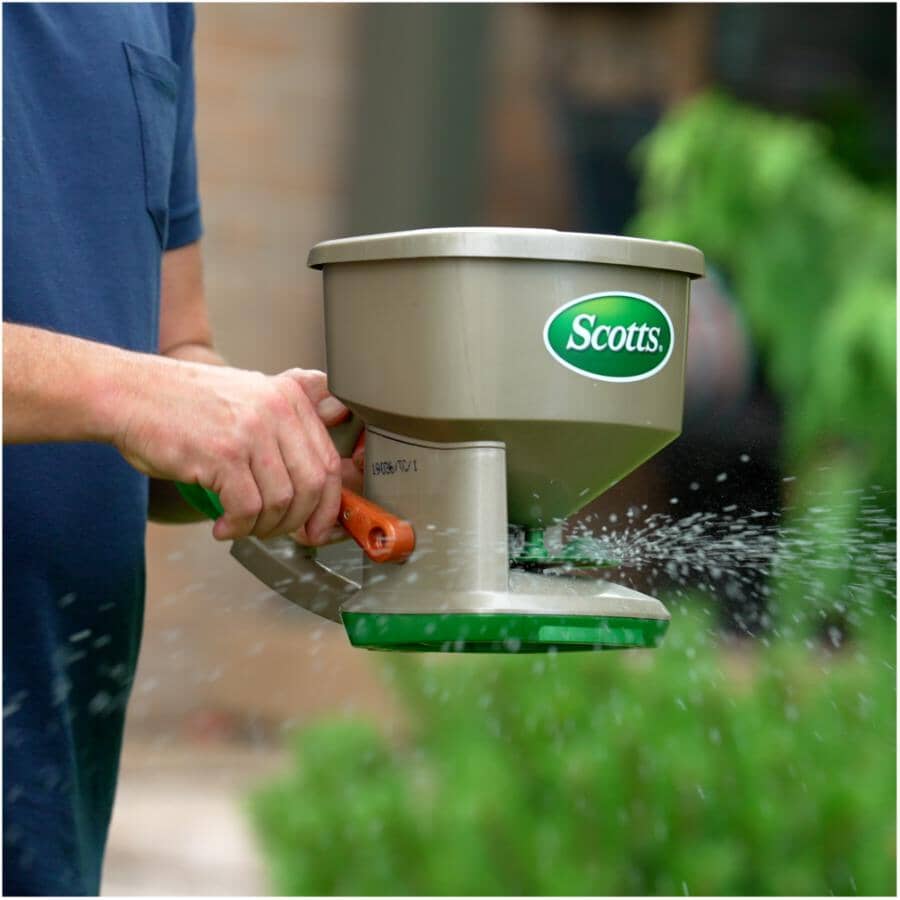 Turf Builder Small Lawns Fall Lawn Food - Covers 100 sq. m. + 32-0-10