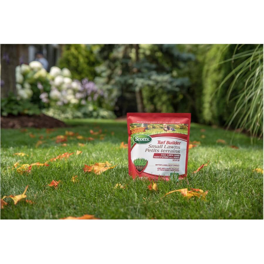 Turf Builder Small Lawns Fall Lawn Food - Covers 100 sq. m. + 32-0-10