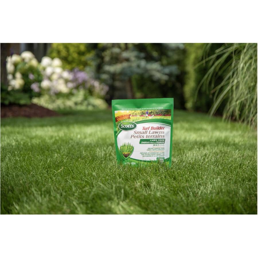 Turf Builder Small Lawns Lawn Food - Covers 100 sq. m. + 30-0-3
