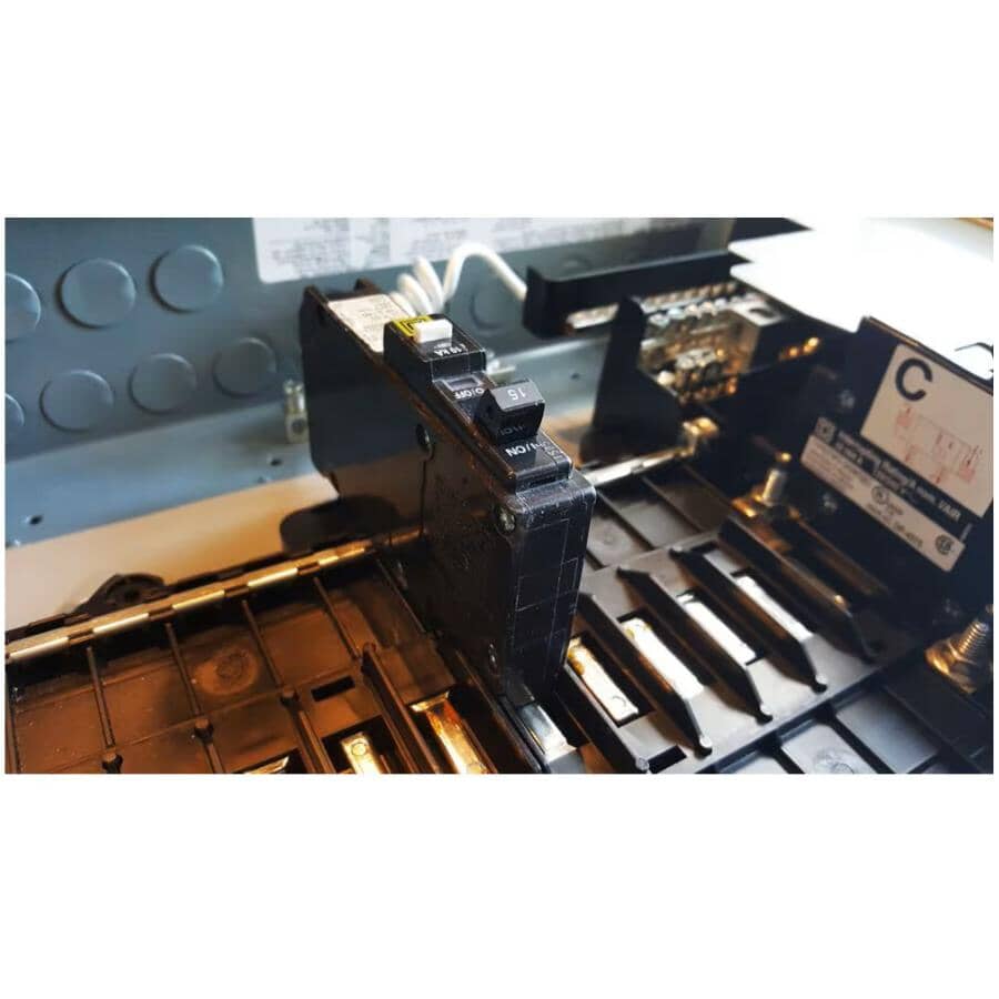 Single Pole 15 Amp Combination Arc Fault Pigtail Circuit Breaker